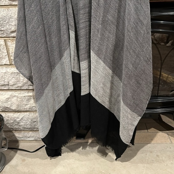 CJ Banks cape gray black one size - Picture 4 of 6